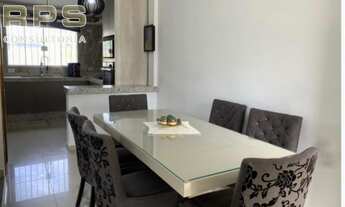 Imagem 7: Casa assobradada com 2 suítes sendo uma com closet e ar condicionado, quintal gramado, lav