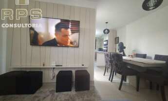 Imagem 2: Casa assobradada com 2 suítes sendo uma com closet e ar condicionado, quintal gramado, lav