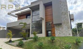 Imagem 2: Casa de alto padrão no Condomínio Reserva São Nicolau conta com 300m2, 4 suítes, salas amp