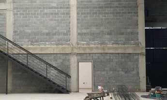 Imagem 5: Galpão para locação com pé direito de 7mts, 2 banheiros e 5 vagas, no Recreio Estoril