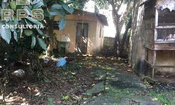 Imagem 2: Terreno com 500 m² e 213,87 m² de área construída. Esta é a oportunidade perfeita para voc