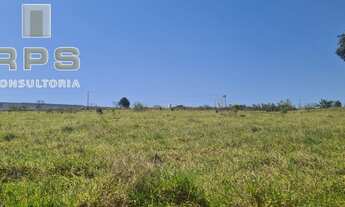 Imagem: Área Industrial de Frente para a Rodovia