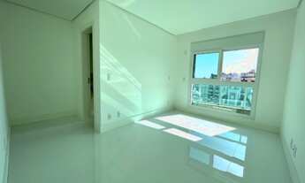 Imagem 2: Apartamento com 3 quartos (3 suítes) para venda na Agronômica em Florianópolis