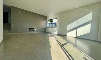 Imagem 7: Excelente casa à venda, 4 suítes amplas, em Alto Padrão, 350,00m² no Córrego Grande em Flo