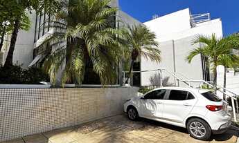 Imagem 2: 8 banheiro, 3 vagas na garagem