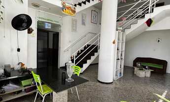 Imagem 6: 8 banheiro, 3 vagas na garagem