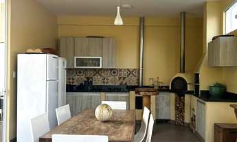 Imagem 4: 3 dormitórios, 1 suítes, 2 banheiro, 5 vagas na garagem