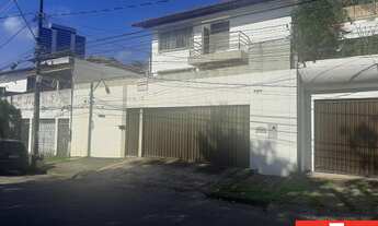 Imagem: 4 dormitórios, 2 banheiro, 4 vagas na garagem