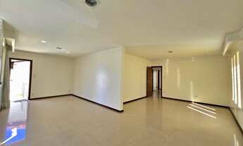 Imagem 3: Casa a VENDA, 4 quartos, SUÍTE, varanda, com 360m² PISCINA com DECK, 4 vagas de garagem na