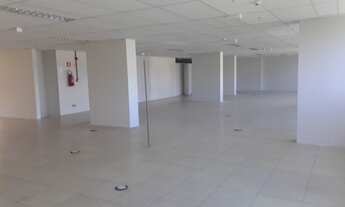 Imagem 2: Prédio comercial com 8.298,34 m² para locação na Tancredo Neves