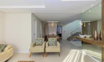 Imagem: Linda Casa em Condomínio à Venda em Curitiba-PR