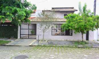 Imagem: Sobrado em Peruíbe no bairro São João