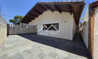 Imagem 2: Casa à 200 metros da praia em Peruíbe, com 3 quartos e quintal com espaço para piscina