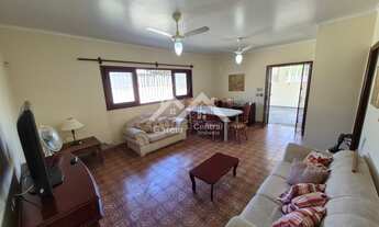 Imagem 6: Casa à 200 metros da praia em Peruíbe, com 3 quartos e quintal com espaço para piscina