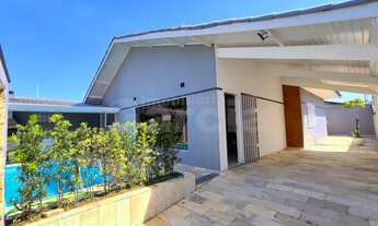 Imagem 3: Casa a 200 metros da praia em Peruíbe com 3 quartos e área de lazer com churrasqueira e pi