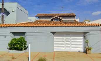 Imagem: 5 dormitórios, 1 suítes, 4 banheiro, 5