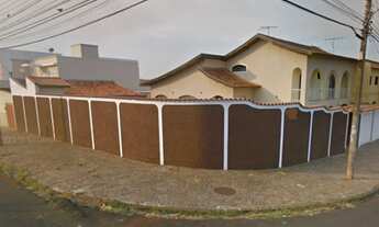 Imagem 2: Casa Sobrado, com 330 m² de área construída, em um terreno de 550 m², de Esquina, no Bairr