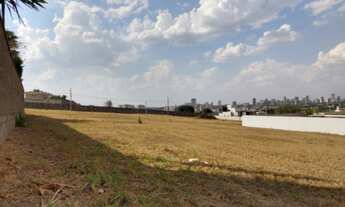 Imagem 3: Magnífico Terreno com 832 m², em ilha, com uma vista privilegiada no Condomínio Royal Park