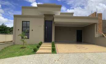 Imagem: Linda Casa Térrea em Condomínio Fechado