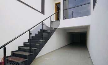 Imagem: Casa Espaçosa de Alto Padrão em Água