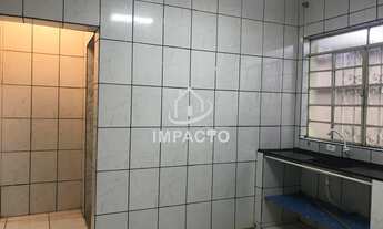 Imagem 2: Terreno com 3 casas e 1 salão comercial à venda