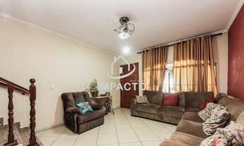 Imagem 2: Sobrado individual com 3 dormitórios e 3 vagas, há 80 metros da Avenida Intinguçu