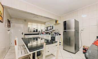 Imagem 6: Sobrado individual com 3 dormitórios e 3 vagas, há 80 metros da Avenida Intinguçu