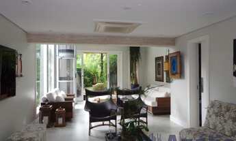 Imagem: Casa com elevador em condomínio fechado