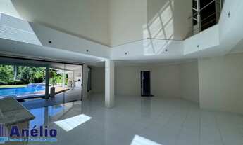 Imagem 7: Casa a venda no condomínio Jardim Acapulco com boa localização próxima ao mercado contendo