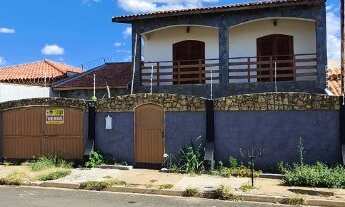 Imagem: 3 dormitórios, 5 vagas na garagem, 1M²