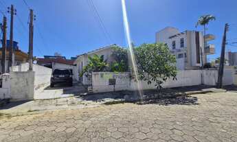 Imagem 6: Terreno com Casa de Madeira e Edícula em Barreiros São José SC