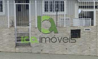 Imagem 2: Espaçosa Casa com 3 Quartos e Suíte na Bela Vista, São José-SC 3 Banheiros, 3 Vagas de Ga