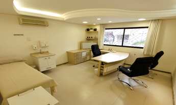 Imagem 7: Casa ou COMERCIAL PRÓPRIO PARA CLINICA NO CENTRO DE BALNEÁRIO CAMBORIÚ. estuda permuta