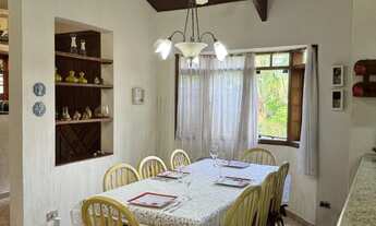 Imagem 3: Esta deslumbrante residência está disponível por apenas R$ 1.600.000,00 e oferece todo o c