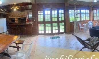 Imagem 7: Esta deslumbrante residência está disponível por apenas R$ 1.600.000,00 e oferece todo o c