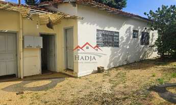 Imagem 2: Casa Térrea com Amplo Terreno e ótima localização à Venda no Jardim Chapadão