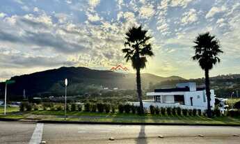 Imagem: TERRENO DE ESQUINA À VENDA NO CONDOMÍNIO