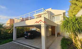 Imagem: Casa com 3 suítes e piscina à venda, no