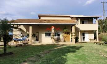 Imagem: Casa a venda no condomínio Serra dos Cristais