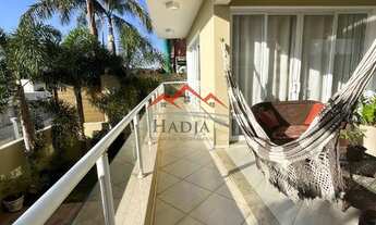 Imagem: Casa com piscina à venda no condomínio