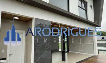 Imagem 6: Luxuosa Casa à Venda em Camaçari-BA, Vila de Abrantes: 4 Quartos, 4 Suítes, 3 Banheiros, 3