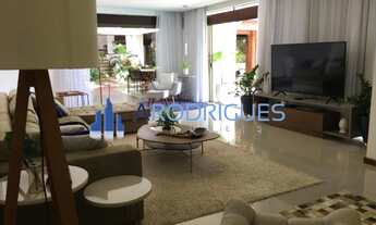 Imagem: Luxuosa mansão em condomínio no Portão