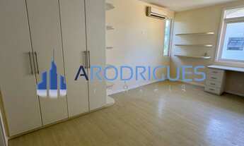 Imagem 4: Venda de Casa de Luxo em Vilas do Atlântico, 4 quartos, 3 suítes, 2 salas, 4 banheiros, 4