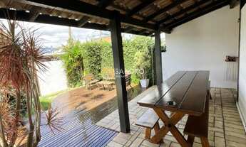 Imagem 7: Casa Grande com Piscina para Temporada em Bombinhas - 4 Quartos, Próxima à Praia de Bombas