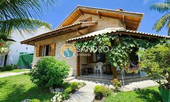 Imagem: Ampla casa de esquina a venda - com piscina