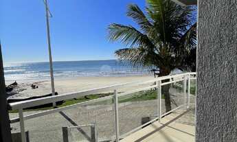 Imagem 2: Casa Beira-Mar com 4 Dormitórios à Venda em Bombinhas - Suíte, Acessibilidade e Churrasque