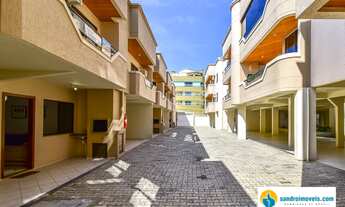 Imagem 2: Duplex em condomínio fechado a apenas 80 metros da praia de Bombas, Bombinhas-SC. 2 suítes