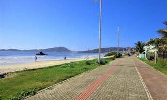 Imagem 2: Duplex na quadra do mar, junto ao calçadão da praia de Bombas! 3 dormitórios, cozinha comp