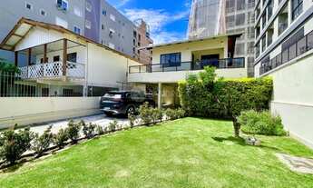 Imagem: Casa espaçosa com 5 dormitórios na Praia