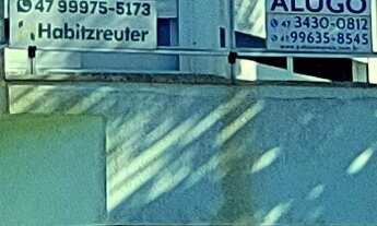 Imagem 2: Casa em frente ao mar com saída para o calçadão, praia de Bombas, Bombinhas-SC